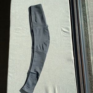 Grey LULULEMON leggings 🦵